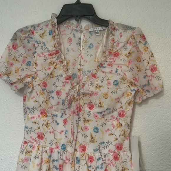 City Vibe
Floral Print Short Sleeve Ruffle Flounce Hem Romper - Picture 3 of 6